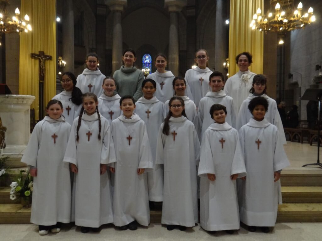 Prise d'aube de six nouveaux Petits Chanteurs 1